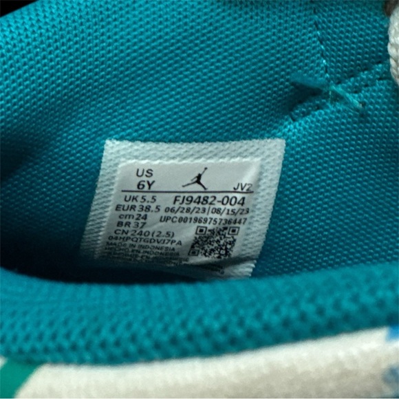 Nike Air Jordan 1 Mid GS Sneaker School “Inspired By The Greatest” Youth Size 6 - Picture 2 of 9